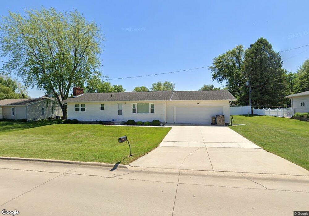 2022 Crescent Dr, Cedar Falls, IA 50613 - photo 1