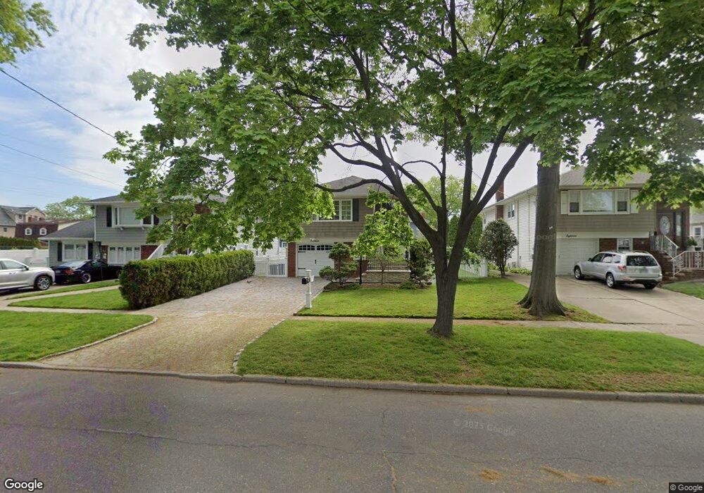 14 Dover Pkwy, Garden City, NY 11530 - photo 1