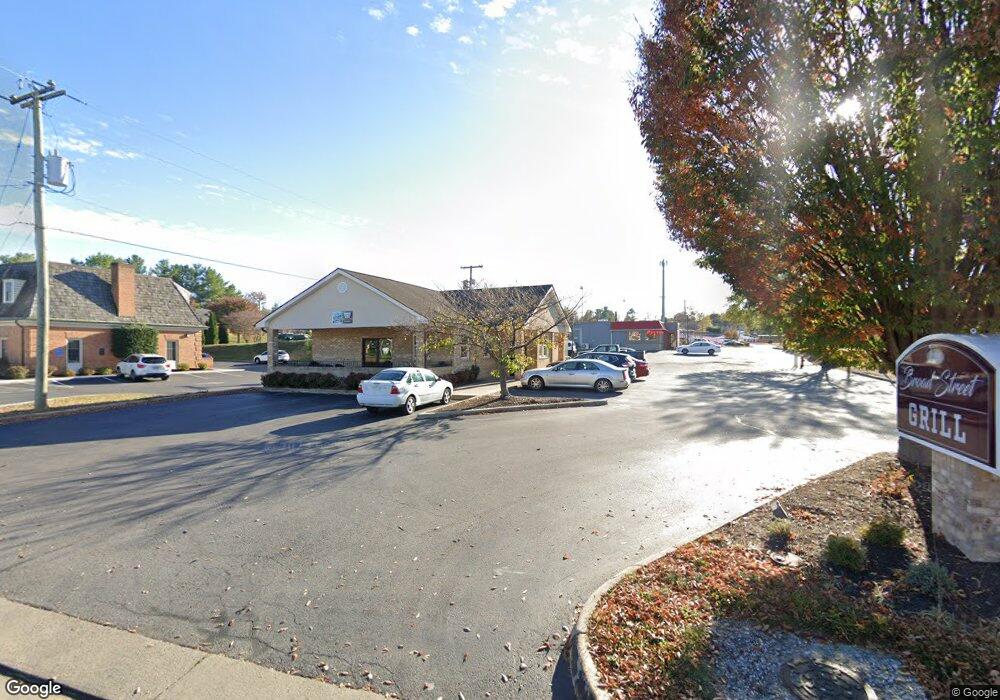 1106 W Broad St, Waynesboro, VA 22980 - photo 1