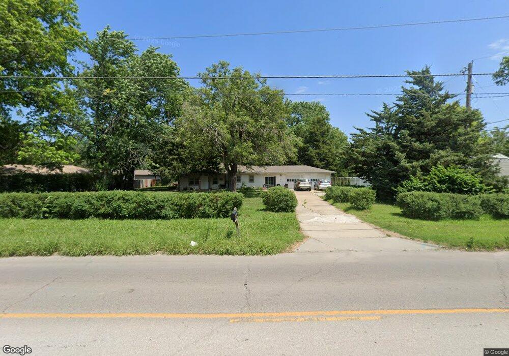 1810 SW 37th St, Topeka, KS 66611 - photo 1