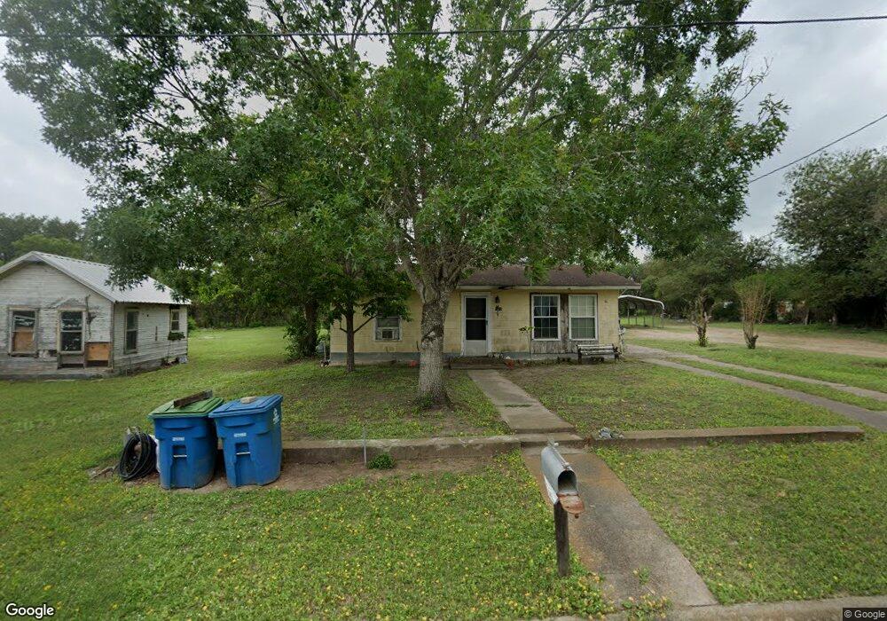 1405 N Avenue C, Beeville, TX 78102 - photo 1