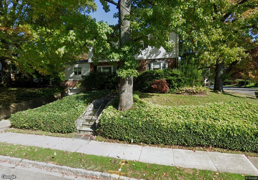 51 Baker Hill Rd, Great Neck, NY 11023 - photo 1