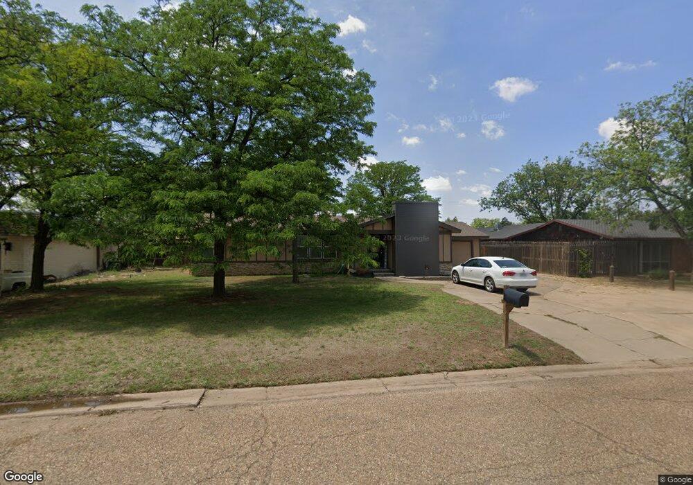 1209 Xenia St, Plainview, TX 79072 - photo 1