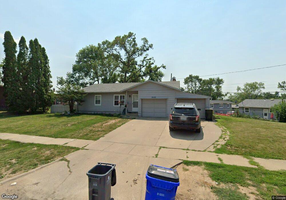 1731 Apache Trail NW, Cedar Rapids, IA 52405 - photo 1