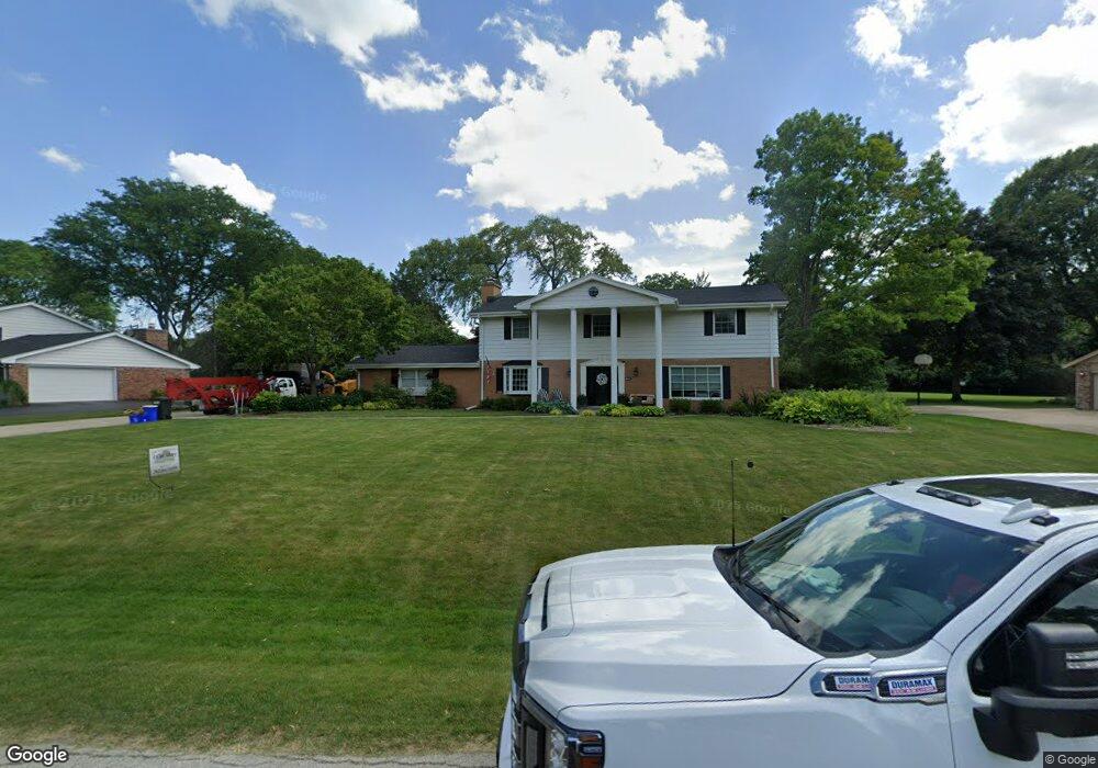 12905 Wrayburn Rd, Elm Grove, WI 53122 - photo 1
