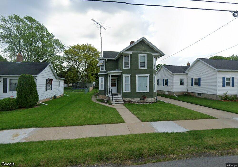 353 W 10th Ave, Oshkosh, WI 54902 - photo 1