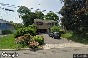 5 Sycamore Ave, Glen Head, NY 11545