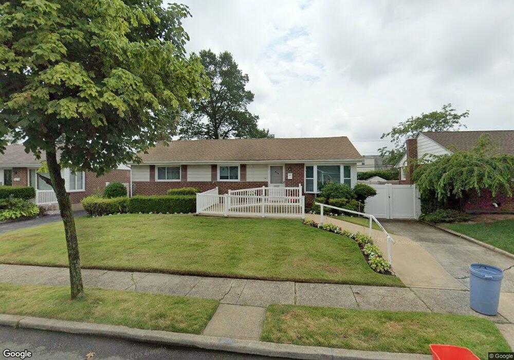 575 Pauley Dr, West Hempstead, NY 11552 - photo 1