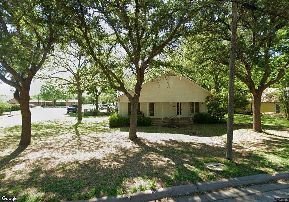 1531 S Lindsay St, Gainesville, TX 76240 - photo 1
