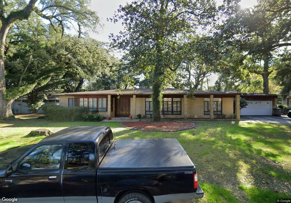 1915 Oak Knoll Dr, Mobile, AL 36607 - photo 1