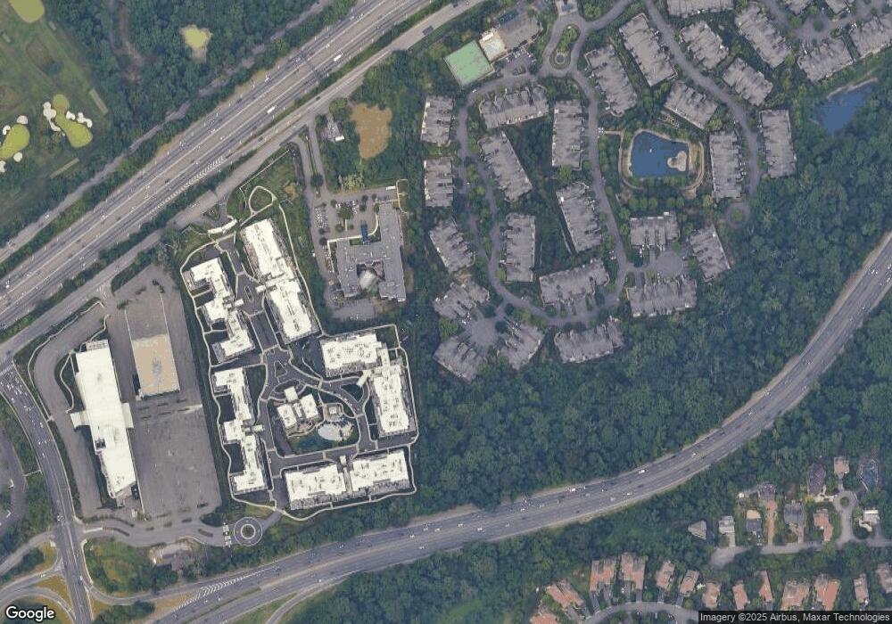 10 Lancaster Ct, Manhasset, NY 11030 - photo 1