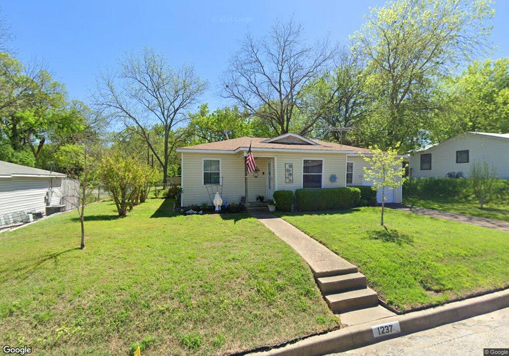1237 W Water St, Weatherford, TX 76086 - photo 1