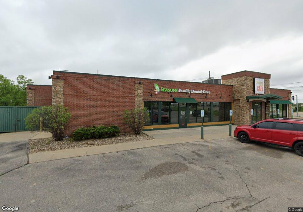 2215 Edgewood Rd SW, Cedar Rapids, IA 52404 - photo 1