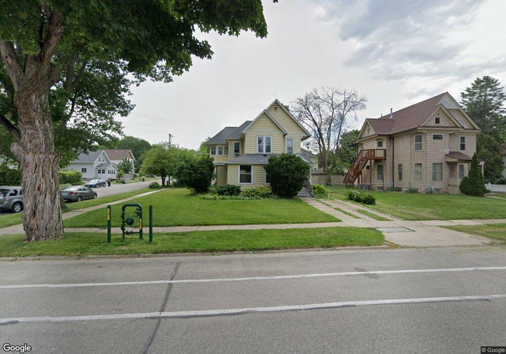 921 Clay St unit 1, Cedar Falls, IA 50613 - photo 1