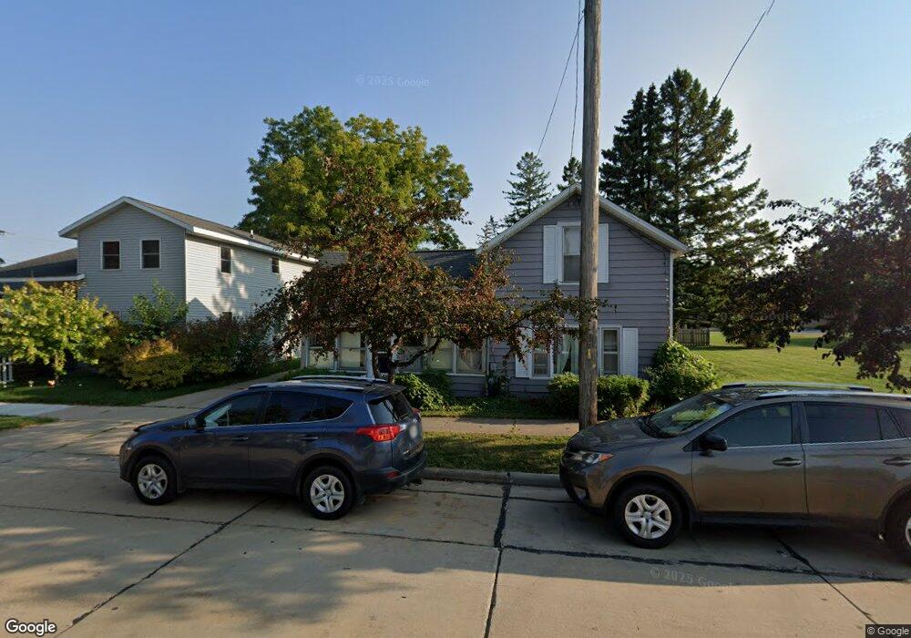 513 W 6th Ave, Oshkosh, WI 54902 - photo 1