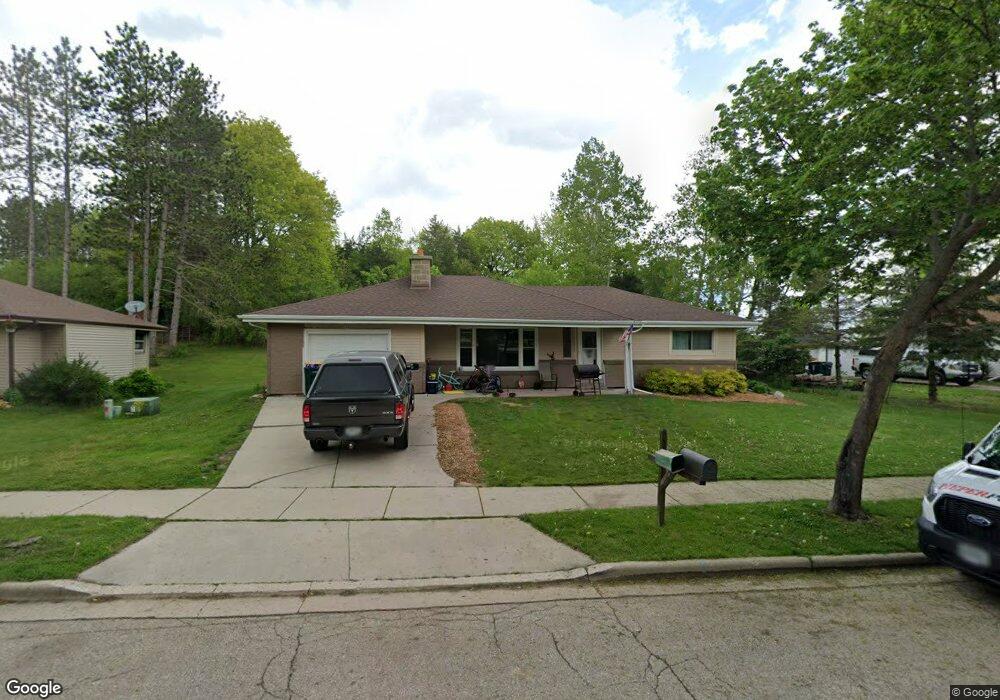 505 Meadowlark Ct, West Bend, WI 53090 - photo 1