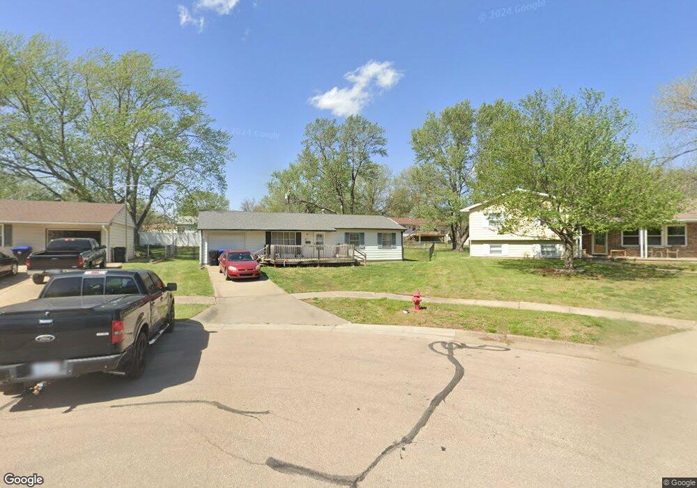 3610 SE Pinecrest Ct, Topeka, KS 66605 - photo 1