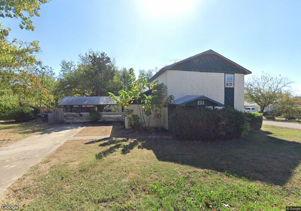 233 W 33rd St, Shawnee, OK 74804 - photo 1