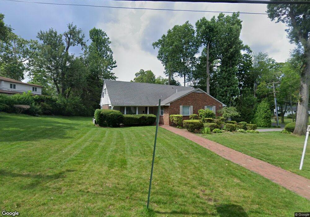 37 Rogers Rd, Great Neck, NY 11024 - photo 1