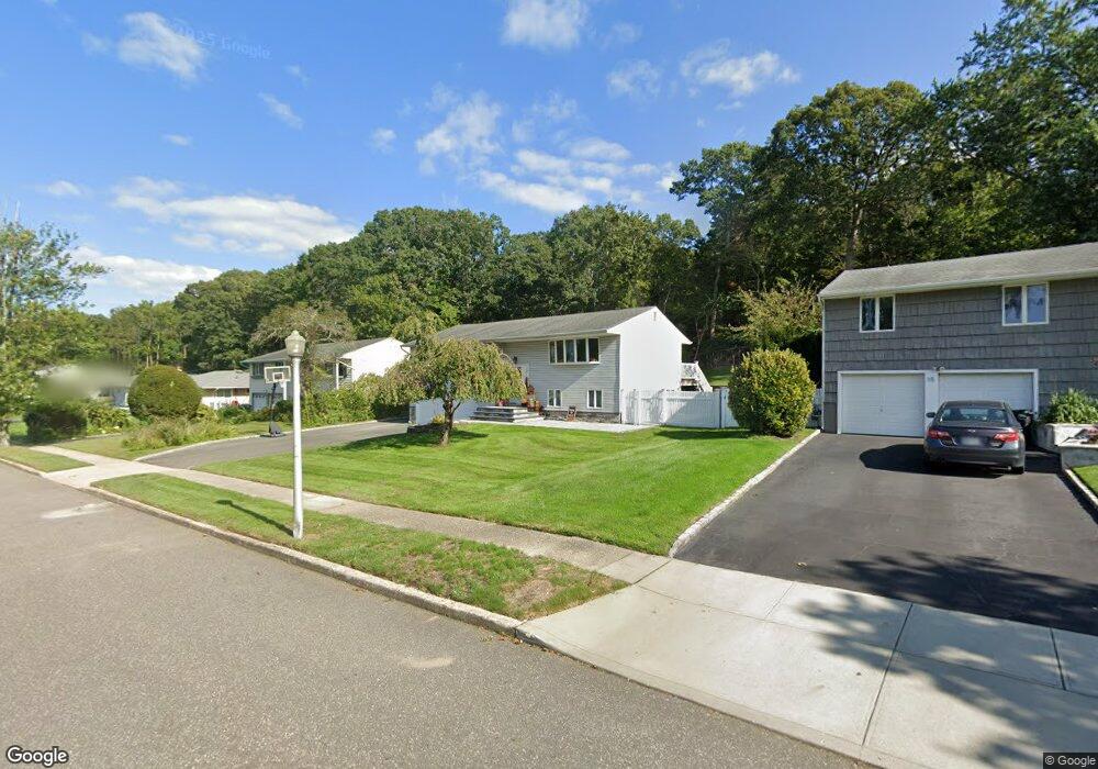 11 Fisher Rd, ComMacK, NY 11725 - photo 1