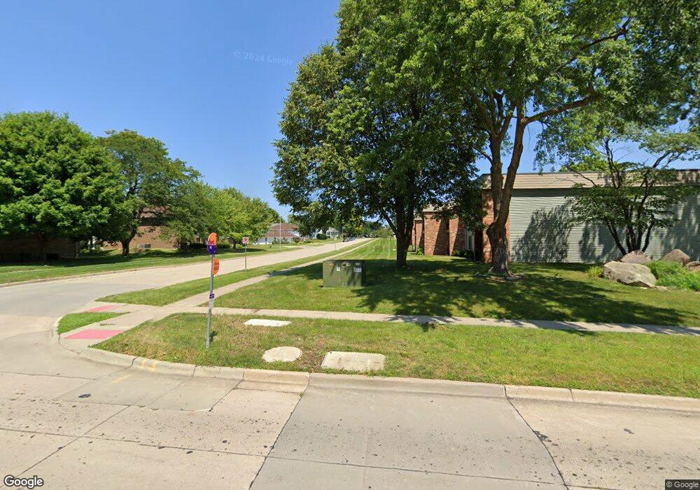 4857 Woodland Ave unit 5, West Des Moines, IA 50266 - photo 1