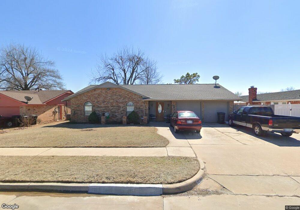 904 NE 5th St, Moore, OK 73160 - photo 1