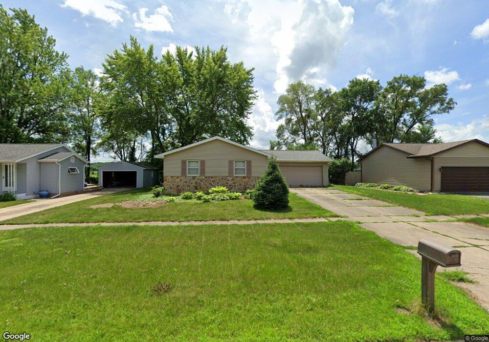 325 Grand Ave, Marion, IA 52302 - photo 1