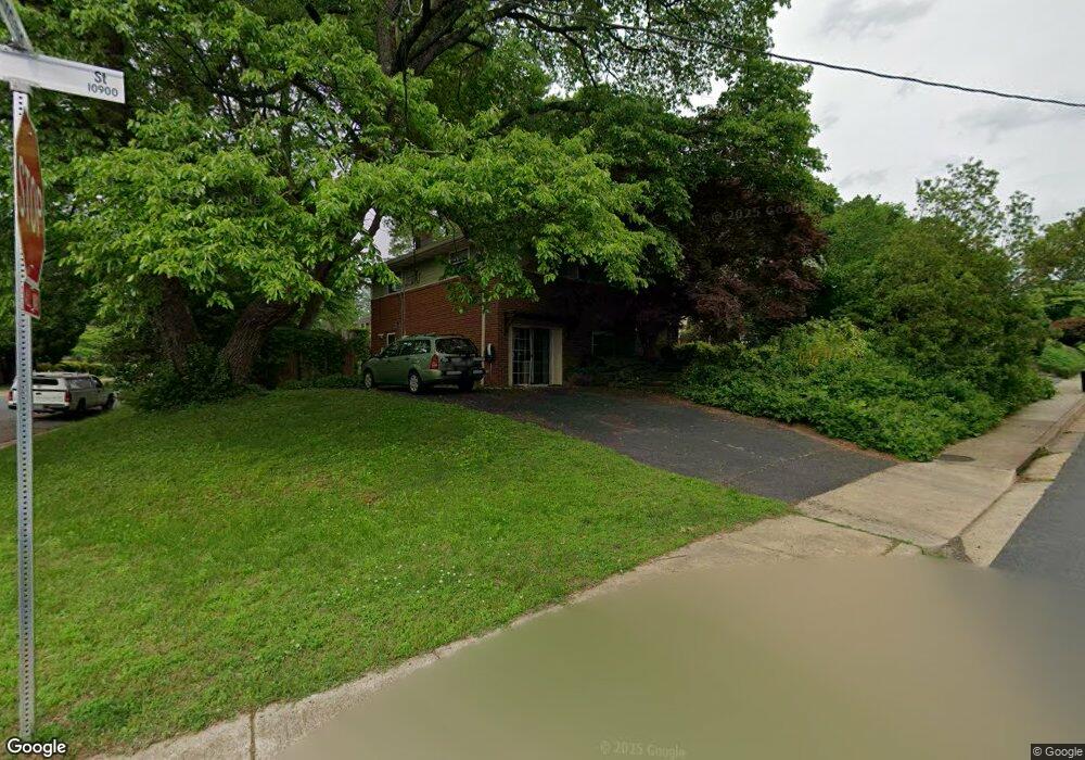 10822 Maple St, Fairfax, VA 22030 - photo 1