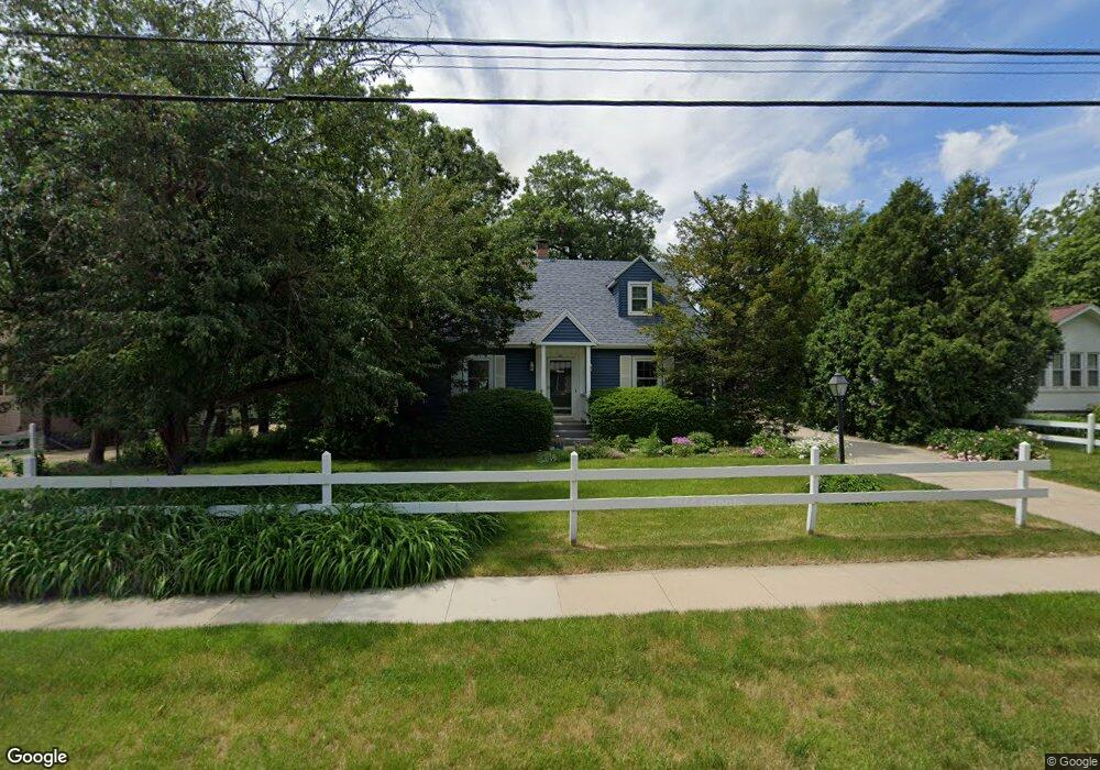 1811 Rainbow Dr, Cedar Falls, IA 50613 - photo 1