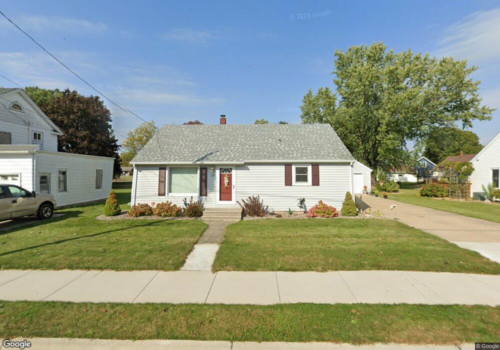 134 Elm St, Combined Locks, WI 54113 - photo 1