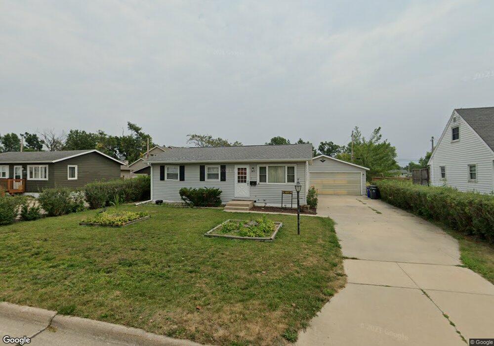 2417 1st St SW, Cedar Rapids, IA 52404 - photo 1