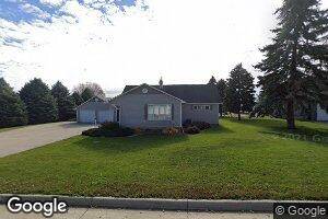 1708 1st St, Hull, IA 51239