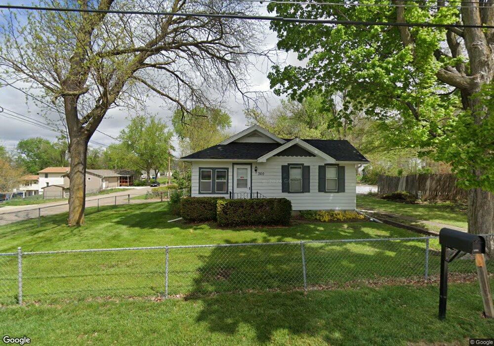 300 Hart Ave, Des Moines, IA 50315 - photo 1