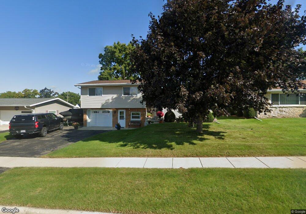 542 W Franklin St, Waupun, WI 53963 - photo 1