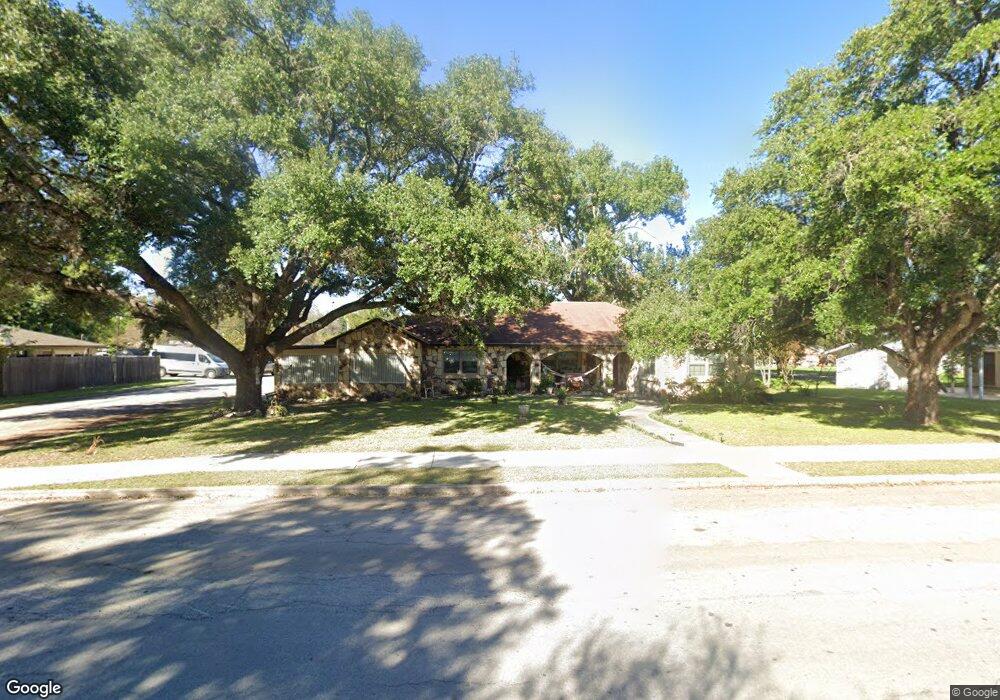 1002 E Cedar St, Seguin, TX 78155 - photo 1