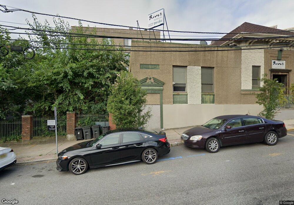 24-32 Dempsey Ave, Edgewater, NJ 07020 - photo 1