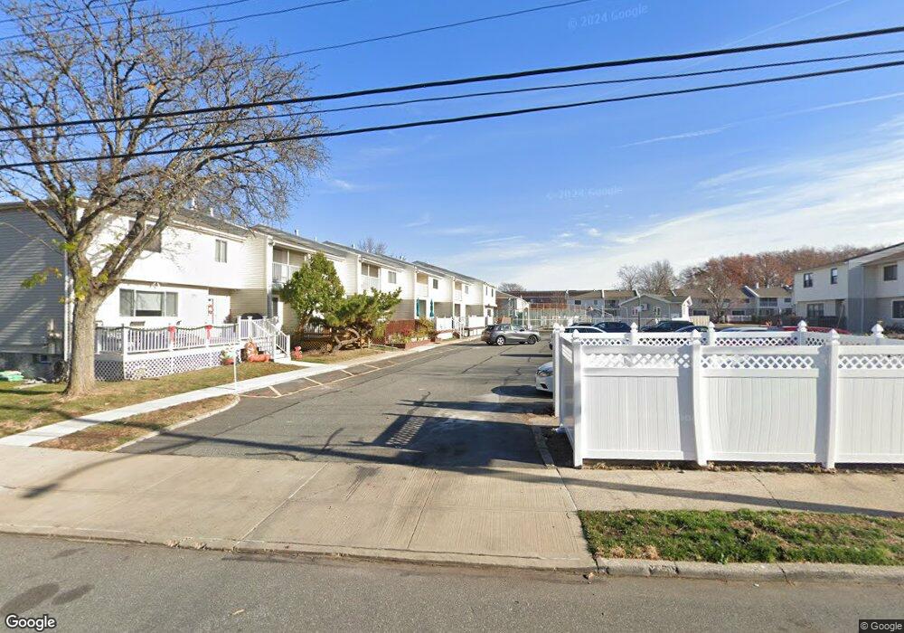 407 Willow Rd E unit 1, Staten Island, NY 10314 - photo 1