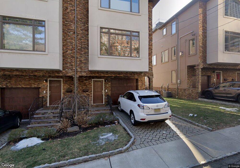 2 Leary Ln, Edgewater, NJ 07020 - photo 1