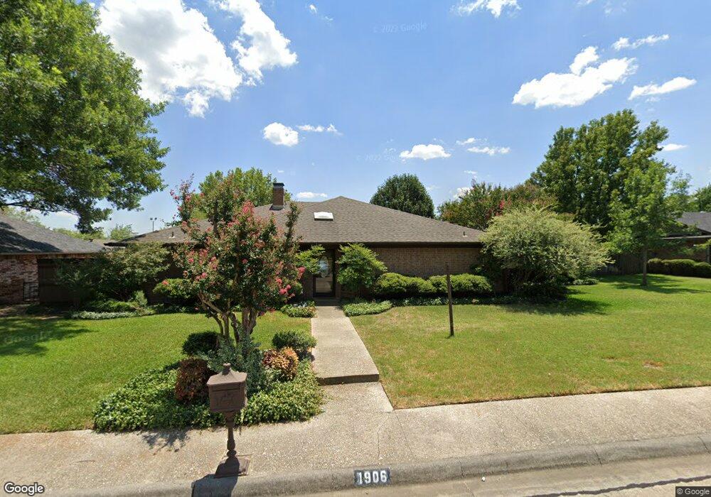 1906 Woodlawn Ct, Gainesville, TX 76240 - photo 1