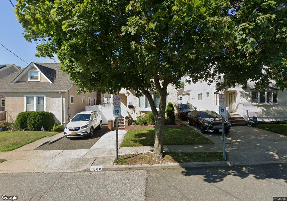 1000 Russell St unit 2, Franklin Square, NY 11010 - photo 1