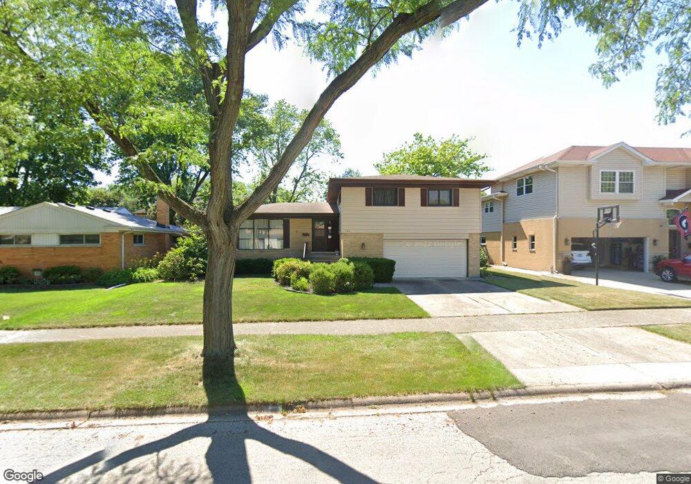 134 S Elm Tree Ln, Elmhurst, IL 60126 - photo 1