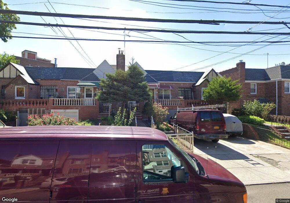 3175 46th St, Astoria, NY 11103 - photo 1