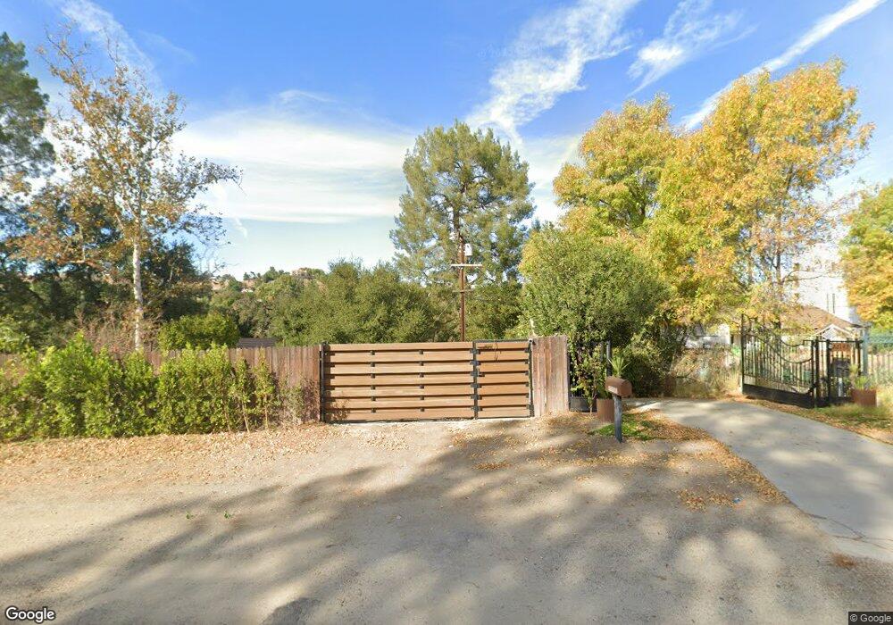 22155 Mulholland Dr, Woodland Hills, CA 91364 - photo 1