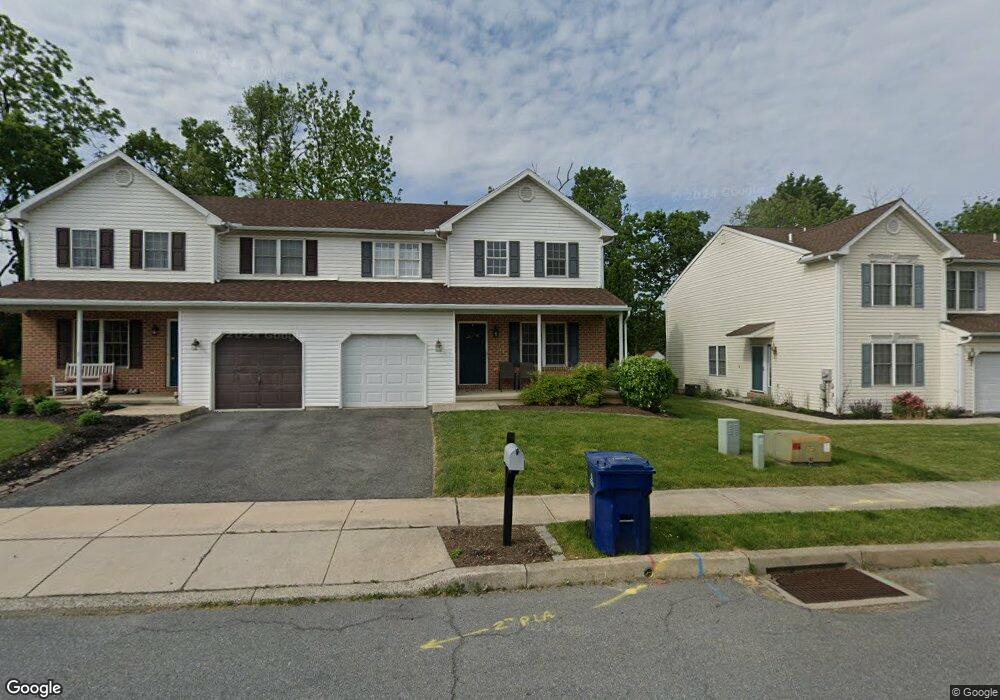 132 Bainbridge Cir, Reading, PA 19608 - photo 1