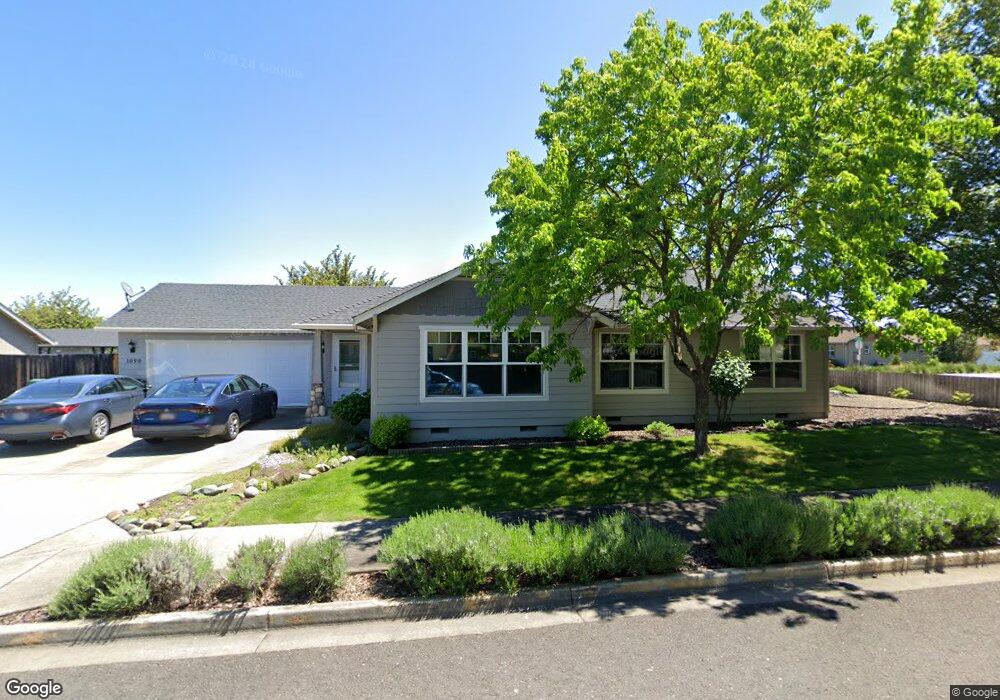 1090 Shayla Ln, Central Point, OR 97502 - photo 1