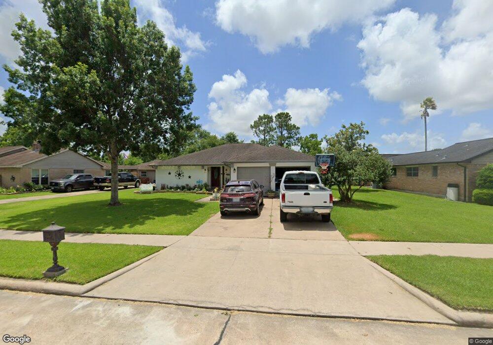 640 E Castle Harbour Dr, Friendswood, TX 77546 - photo 1