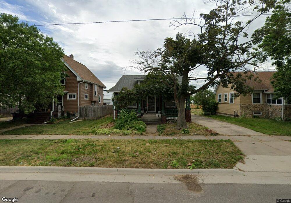 319 11th St SW, Cedar Rapids, IA 52404 - photo 1