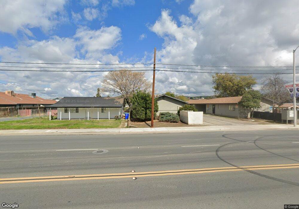 518 W Henderson Ave, Porterville, CA 93257 - photo 1