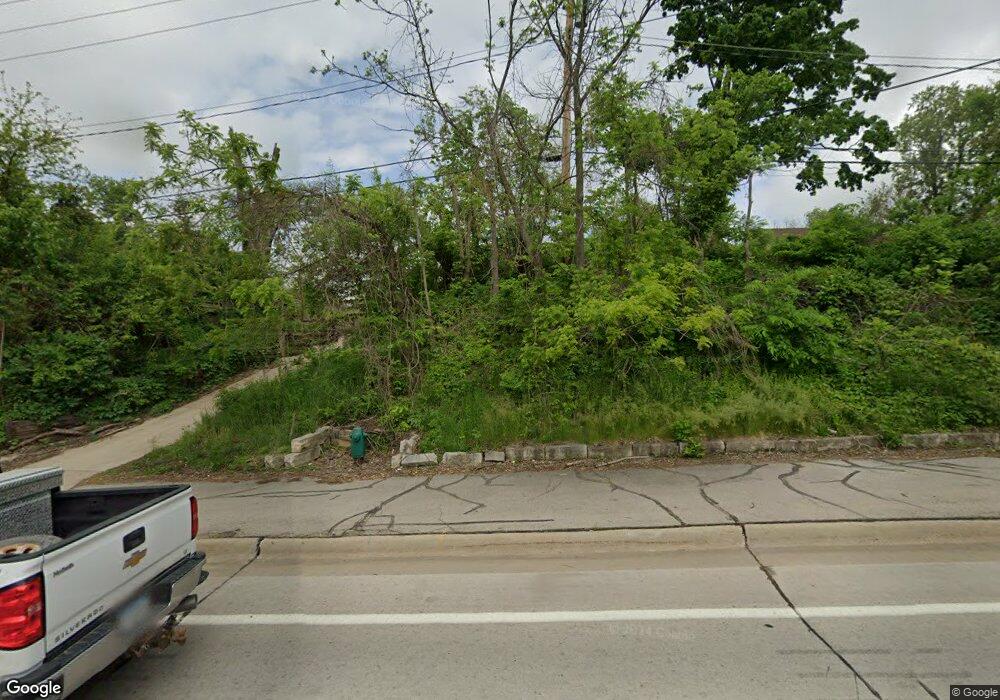 3028 Bowling St SW, Cedar Rapids, IA 52404 - photo 1