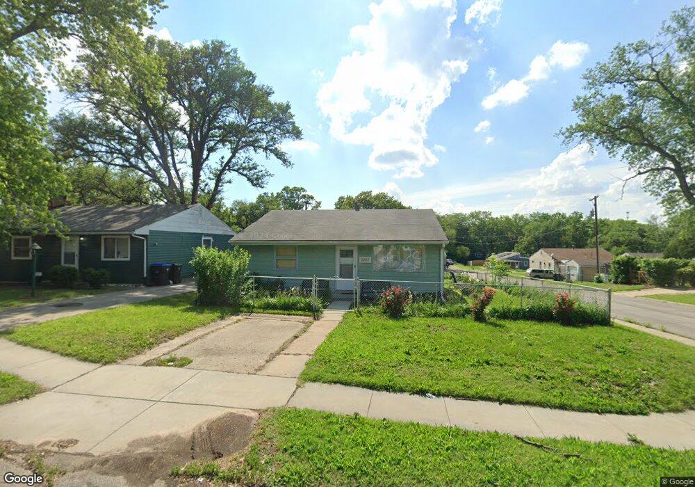 3201 SE Humboldt St, Topeka, KS 66605 - photo 1